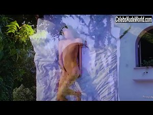 Aliyah Galyautdinova in Tiger Love: Space In Space (music video) (2016) 13