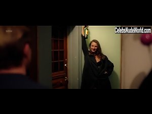 Amanda Collin in En frygtelig kvinde (2017) 1