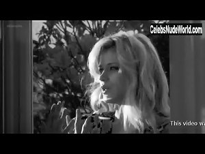 Amandine Decroix in Rose, c'est Paris (2010) 12