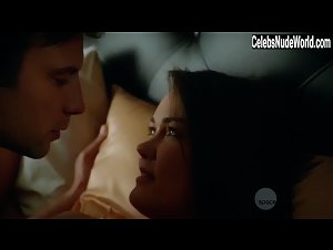 Amber Cull in Bitten (series) (2014) 11