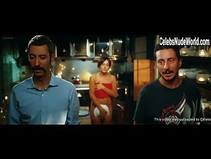 Ambra Angiolini in Immaturi - Il viaggio (2012) 9