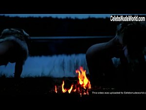 Amia Miang in Fordi vi ogsa er alt det, vi har mistet (short) (2015) 19
