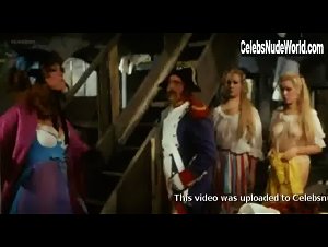 Annamaria Szilvassy in Frau Wirtin hat auch eine Nichte (1969) 15