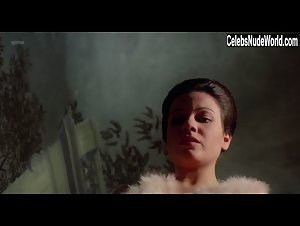Angela Bo in La morte ha sorriso all'assassino (1973) 2