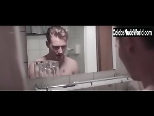 Anina Karma Kjeldsen in Mellem himmel og helvede (short) (2015) 13
