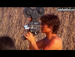 Anna Carolina Vigo in Amazon Forever (2004) 14