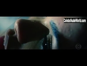 Giovana Cordeiro in Dois Irmaos (series) (2017) 11