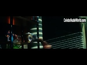 Giovana Cordeiro in Dois Irmaos (series) (2017) 17
