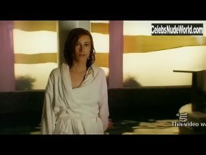 Giorgia Wurth in Le tre rose di Eva (series) (2012) 12