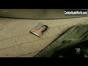 Giorgia Wurth in Le tre rose di Eva (series) (2012) 13