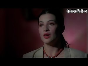 Francoise Blanchard in La morte vivante (1982) 10