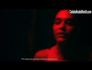 Flora Diaz in Roger Dodger (2002) 14