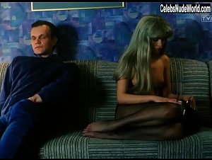 Ewa Grabarczyk in Nic smiesznego (1995) 17