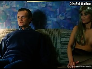 Ewa Grabarczyk in Nic smiesznego (1995) 9