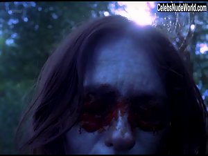 Eva Maloisel in Y a-t-il une vierge encore vivante (short) (2015) 10