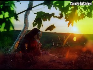 Eva Maloisel in Y a-t-il une vierge encore vivante (short) (2015) 17
