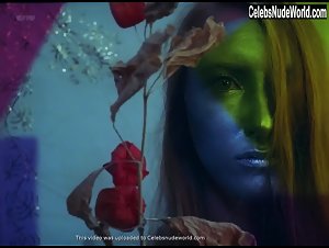 Eva Maloisel in Y a-t-il une vierge encore vivante (short) (2015) 18