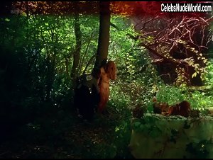 Eva Maloisel in Y a-t-il une vierge encore vivante (short) (2015) 2