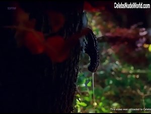 Eva Maloisel in Y a-t-il une vierge encore vivante (short) (2015) 3