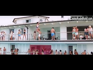 Euridice Axen dancing, bikini scene in Loro (2018) 12