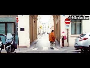Emmanuelle Boidron in Vive la crise (2017) 1