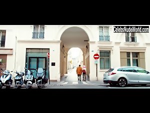 Emmanuelle Boidron in Vive la crise (2017) 4