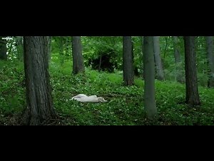 Emma Sehested Hoeg in Fasandraeberne (2014) 20