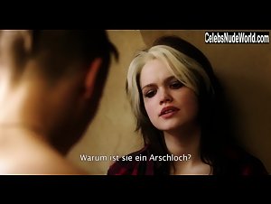 Emilia Schule in Tod den Hippies!! Es lebe der Punk! (2015) 19