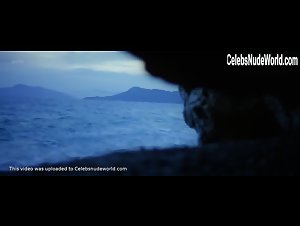Ella Kweku in With a Kiss I Die (2018) 10