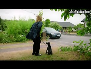 Elin Thomasdotter Extor in Alla Hastar Hemma (series) (2018) 11