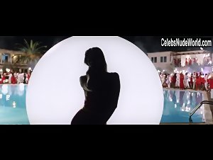 Elena Sofia Ricci in Loro (2018) 6