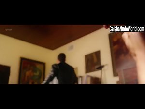 Elena Mikhailova in Hot Set (2016) 14