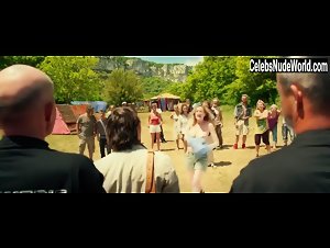 Dorothee Pousseo in Problemos (2017) 13
