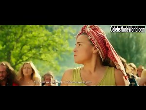 Dorothee Pousseo in Problemos (2017) 7