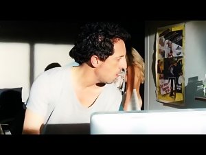 Dina Nietes Capistrano in Un bonheur n'arrive jamais seul (2012) 19