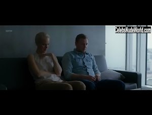 Dora Johannsdottir in Undir trenu (2017) 11
