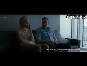 Dora Johannsdottir in Undir trenu (2017) 13