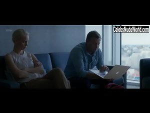 Dora Johannsdottir in Undir trenu (2017) 2