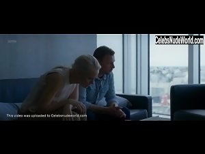 Dora Johannsdottir in Undir trenu (2017) 4