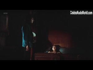 Daria Nicolodi in La proprieta non e piu un furto (1973) 14
