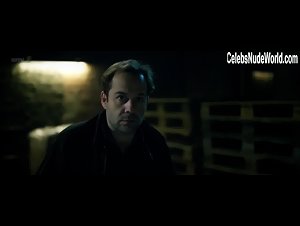 Clemence Bretecher in Le serpent aux mille coupures (2017) 6