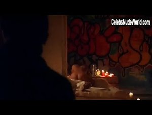 Claudia Semedo in O Crime do Padre Amaro (2005) 15