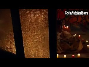 Claudia Semedo in O Crime do Padre Amaro (2005) 4