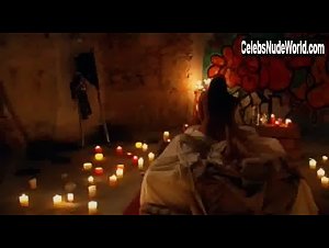 Claudia Semedo in O Crime do Padre Amaro (2005) 6