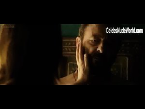 Clara Voda in Anochece en la India (2014) 13