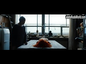 Chulpan Khamatova in Sindrom Petrushki (2015) 7