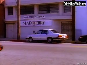 Christiva Straunje in Midnight Temptations (1995) 7