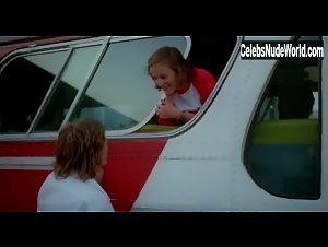 Christine Seguin in Visage pale (1985) 19