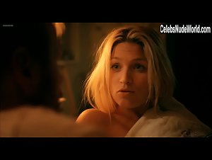Christiane Schaumburg in Over kanten (2012) 13
