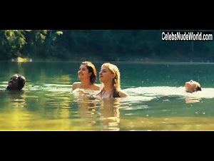 Celeste Buckingham in Bajkeri (2017) 14